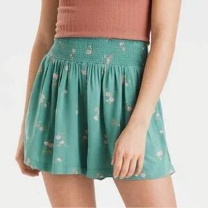 *NWT* American Eagle Green & Pink Floral Smocked Everyday Soft Shorts, Sz Small
